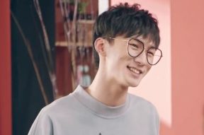 白敬亭发烧难受的照片