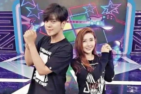 穿越娱乐圈综艺节目组吃瓜系统,揭秘综艺幕后那些事